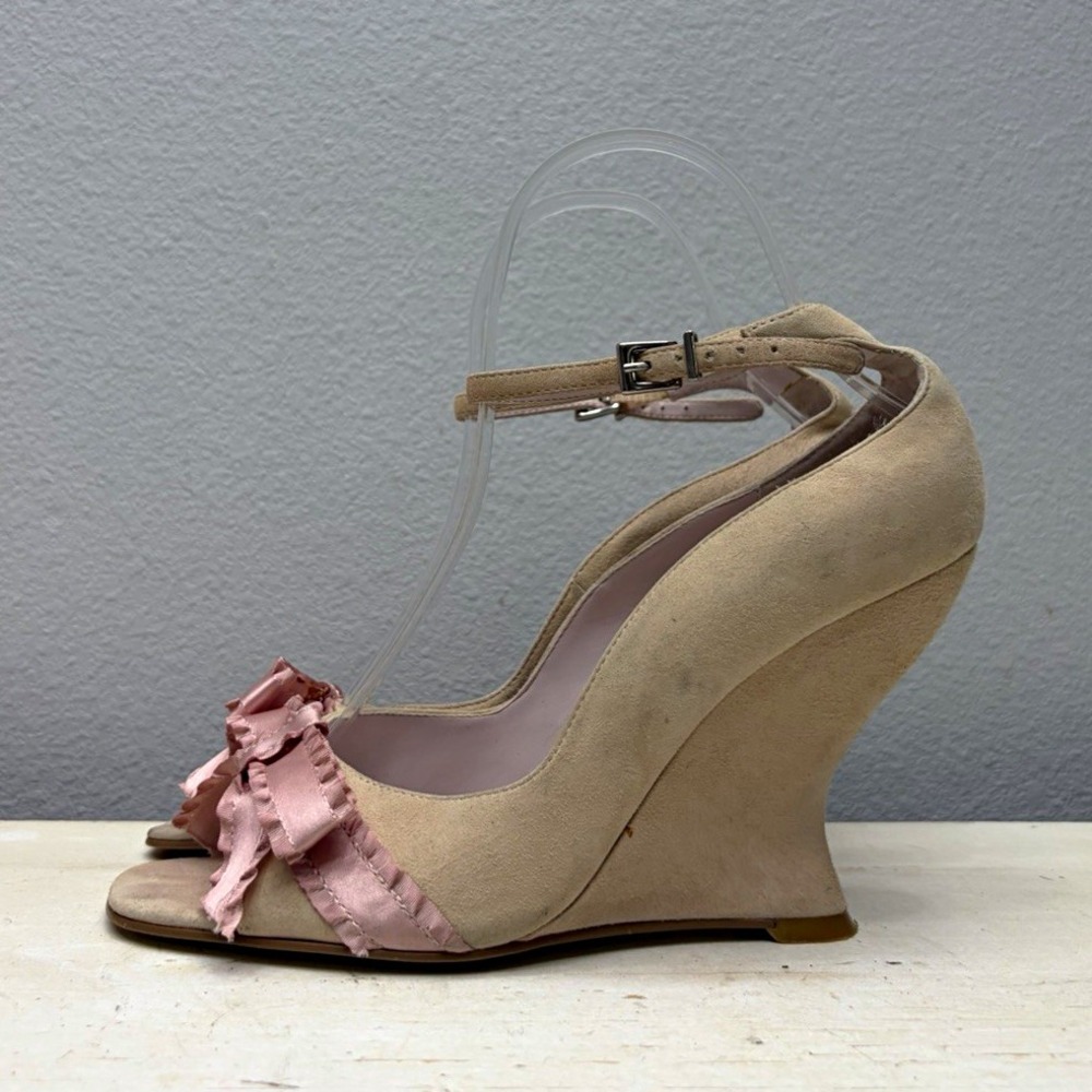JLO Jennifer Lopez Y2K Beige Suede Pink Bow Wedge Heels Size 7